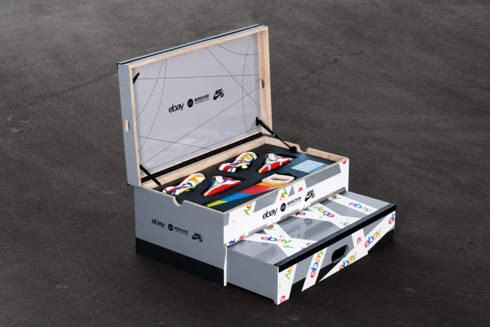 View of Nike Dunk shoe box.